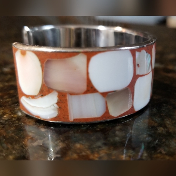 Vintage enamel and shell cuff - Picture 3 of 8